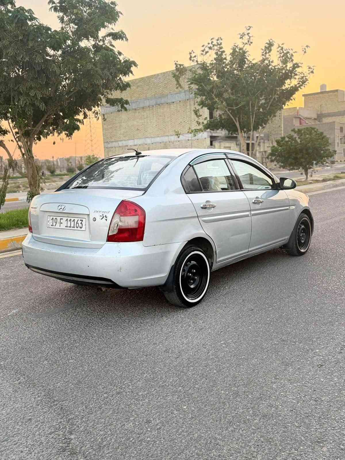 سلام عليكم سياره نوع اكسنت  موديل 2009خليجي كفايه عامه ماعده البنيند  محرك الف١٦٠٠  العنوان كربلاء السعر 79بيه مجال *********** سنويه جديده رقم كليزي تبريد ثلج تخم تاير
