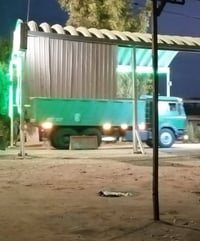 شاحنة • للبيع