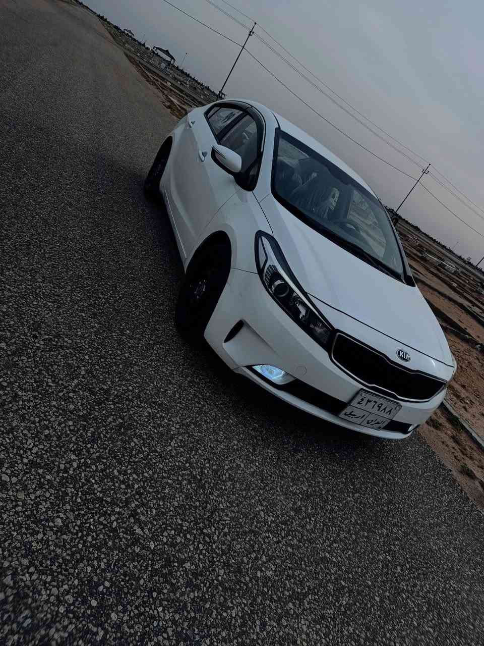 سلام عليكم سيراتو خليجي 2017 مكينه  1600 كير مكينه تبريد تخم تاير جديد بيه بس شبر بارد يم الباب وثنين جاملغات اماميه مرخايات نفسهن بدون تبديل وكفاله من ضربه رقم ***********  سعر (١٢٠)
