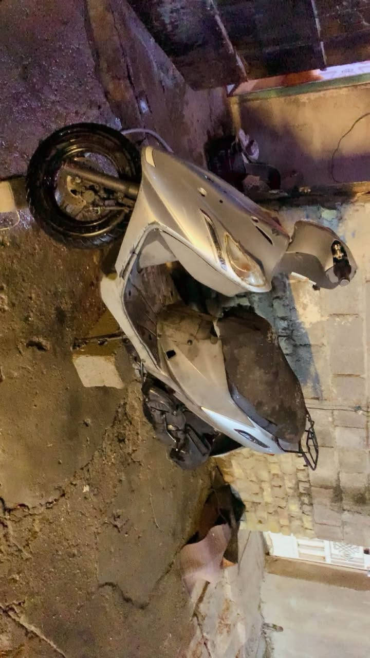 السلام عليكم ادرس شغاله وكلشي مابيها 
عارضها للبيع سعرها 275وبيها مجال 
مكاني مدينه الصدك يم الحمام 
***********
