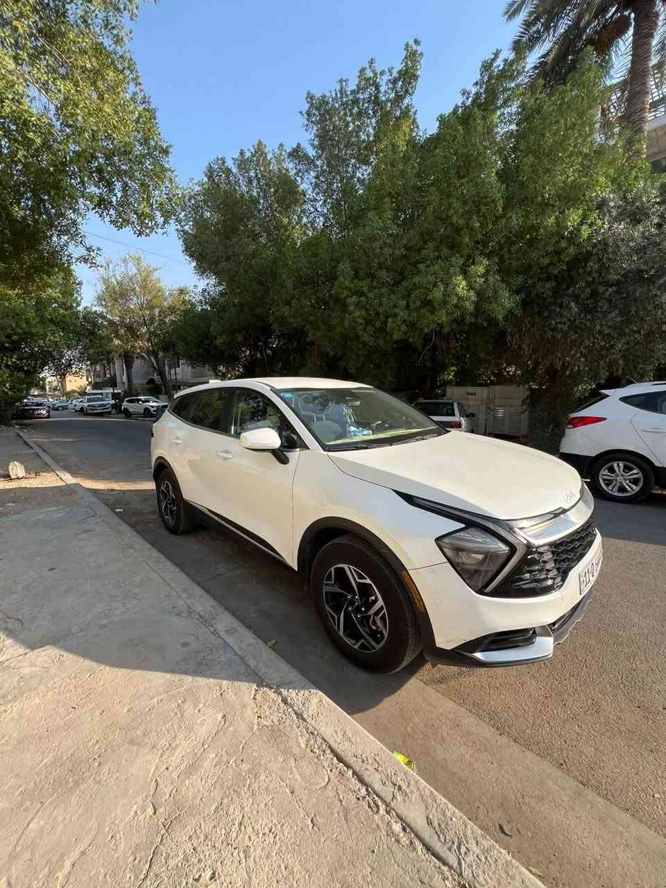 السلام وعليكم سبورتج وارد امريكي موديل 2023 اني المستورد والسيارة بأسمي  السيارة مكفولة عد المذكور بلمنشور والسيارة علة وضع الشركة ماشية 34 كيلو مو ميل مواصفاتها تحكمات فول تحديد مسار سياقة ذاتية اوتو هولد تدفئة بلكشنات رادارت توقف ذاتي هندبربك دكمة فور ويل دفع رباعي ثلاث انظمة قيادة السارة حاهزة مجهزة السعر 176 وبيهة مجال جدا بسيط مال بيع عنوان شارع فلسطين بغداد  موبايل ***********
