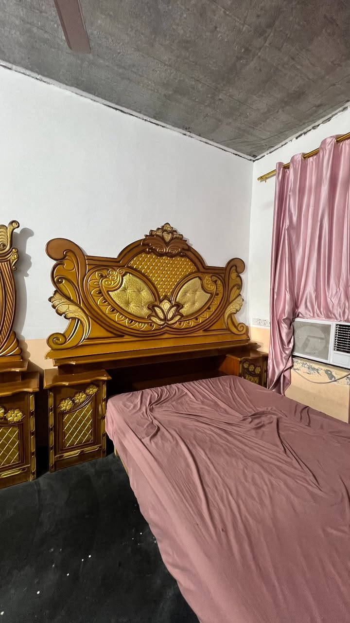 سلام عليكم غرفه نوم حطاطه عراقي نضيفه كلش وكامله سعرها 850 الف اتصل ع رقم *********** متوفر واتساب
