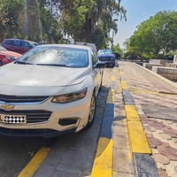 ماليبو موديل ١٧ ابيض فول عدا الفتحه سياره جديده بمعنه الكلمه صور حادثه...