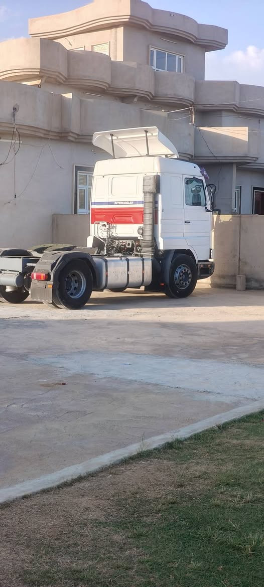 سلام عليكم سكانيا 143حجم 500شرط لا نفخ ولا صرف قطره صبغ ما بيه رقم اربيل سعر 200سياره موجود معرض شهاب ***********

