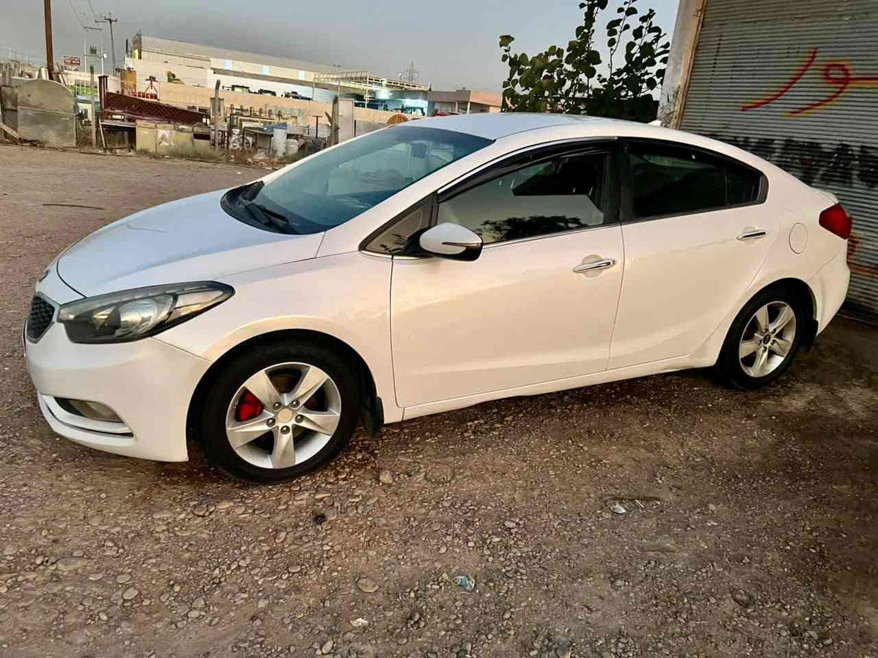السلام عليكم
كيا فورتي موديل 2015 وارد أمريكي ضرر جاملغ أمامي بدون دواخل وبيها صبغ مثل ماموضح بالسونار محرك 2000 سيارة مواصفات EX فول عدى بصمة وفتحة مري شفط واشارة ليد حاجب كشافات شاشة أندرويد وسطية هيتر ستيرن ثلاث وضعيات قيادة ستيرن إيكو مثبت سرعة تخم تاير جديد حدادية صدر جديدة سيارة مابيها أي نقص 
السعر 97 
يرهم مراوس حسب القناعة
العنوان ديالى كنعان
***********
