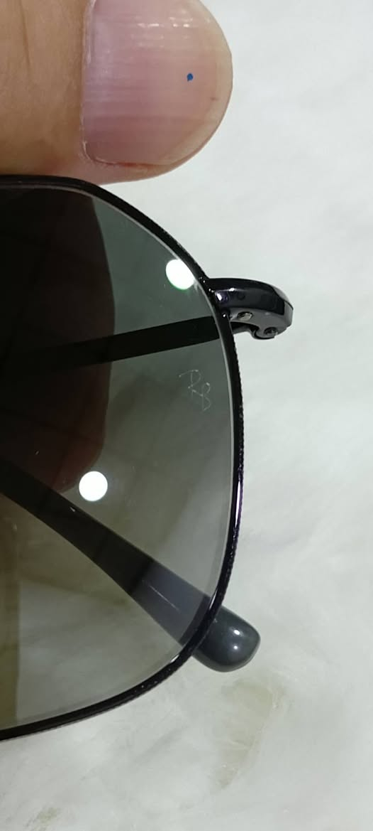 *** قطعة راقية جدا***
نظارة راي بان ايطالي اصلي

قياس: 55 وسط

لون عدسة اسود متدرج

فلتر: uv400 لحماية العين من أشعة فوق البنفسجية 

قطعة نضيفة جدا

للاستفسار : واتس اب ***********
