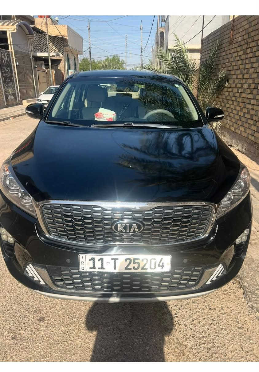 سلام عليكم سورنتو 
موديل 19 شكل ال20 
وراد امريكي 
بيه بنيد وقبق جنطه  مصبوغات الباقي مكفوله 
السياره ماشيه 80 الف جديد السياره 
حداديه جديد ستوني مسويه الامامي والخلفي كله درجه اوله  مكينه كير تبريد كله على الشرط مكانه نجف 
***********
