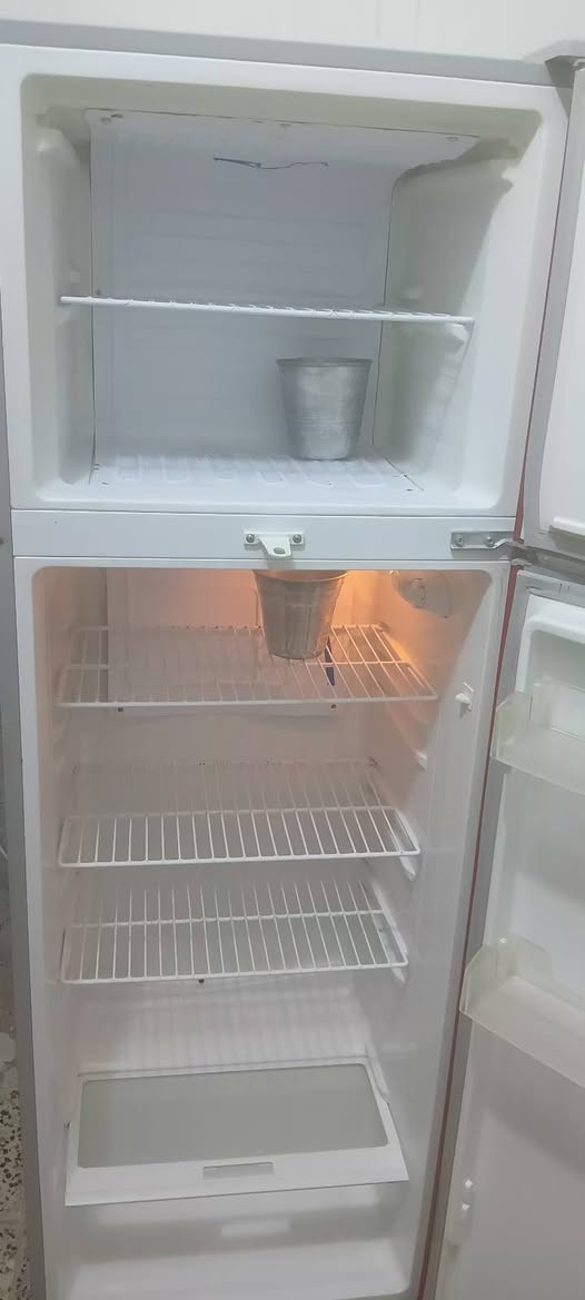 ثلاجة المتين 18 قدم فول تجميد مابية قطرت زنجار شرط الفحص ومكيف جبسون 2 طن اخو الكارتون قرص شركه تبريد ثلج للاستفسار***********/***********
