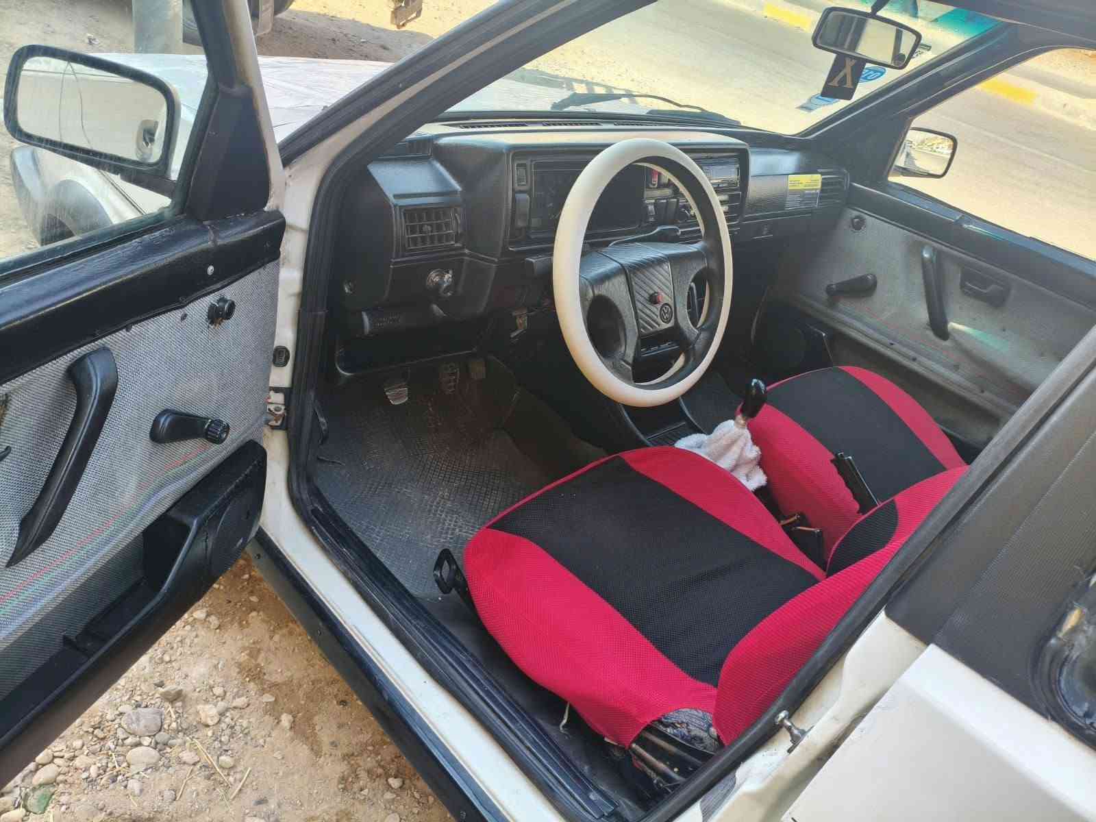 سلام عليكم سياره جيته رقم كركوك كير محرك شرط صدر جديد وتايرات جديد سنويه لل2031 موديل 1991هزه جديده كهربائيات كله شرط العنوان صلاح الدين الشرقاط سعر 30  كلو وضع شركه يرهم مراوس حسب القناعه رقم الهاتف ***********
