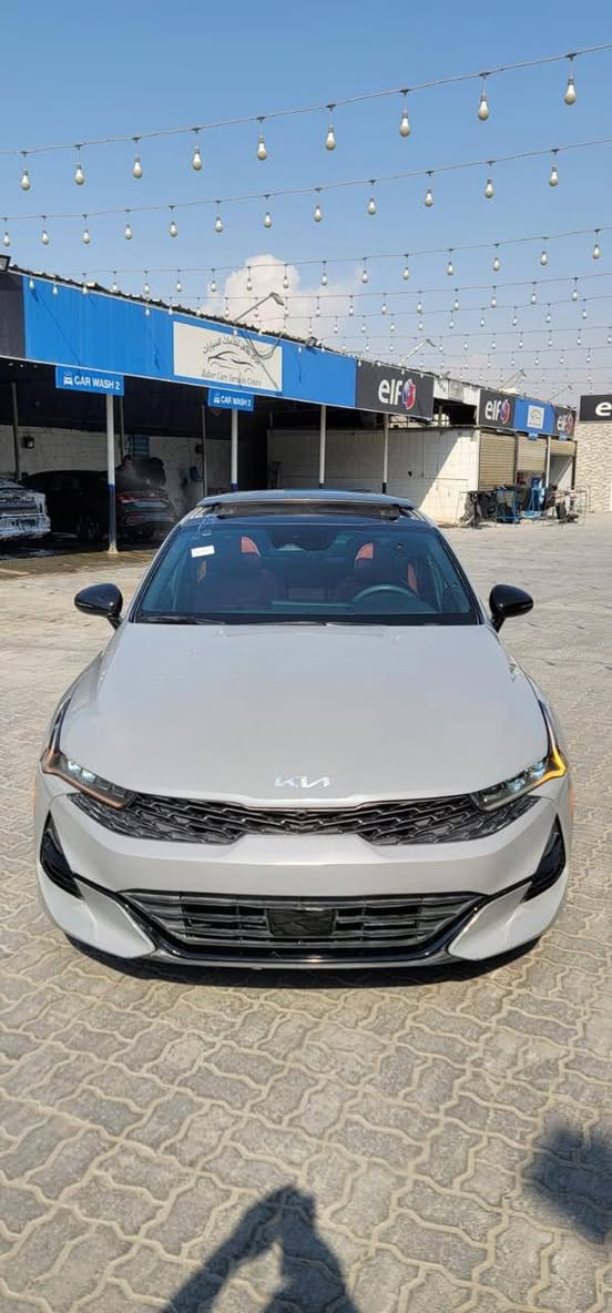 🚗 للبيع كيا K5 موديل 2024 🚗
سيارة حديثة ونظيفة جداً، ماشيه 10 الف بعده ما ماشيه بل عراق 
🔹 المواصفات:
محرك 1.6 لتر تيربو، 4 سلندر
قوة تقريباً 180 حصان �
Kia Media
قير أوتوماتيك 8 سرعات �
Edmunds
نظام دفع أمامي
شاشة كبيرة + Apple CarPlay
كاميرا خلفية + حساسات أمامية وخلفية
رادار + أنظمة أمان (تنبيه خروج عن المسار + مانع تصادم)
تشغيل بصمة + تشغيل عن بعد
جنوط ألمنيوم + إضاءة LED
داخلية مريحة وحديثة
🔹 مميزات السيارة:
اقتصادية بالبنزين
مريحة بالسفر
شكل رياضي وفخم
كلشي بيها شغال وما تحتاج صرف
📍 السيارة جاهزة للفحص بأي مكان البصره 
💰 السعر: (170) وقابل للتفاوض
📞 للتواصل خاص أو اتصال
***********

