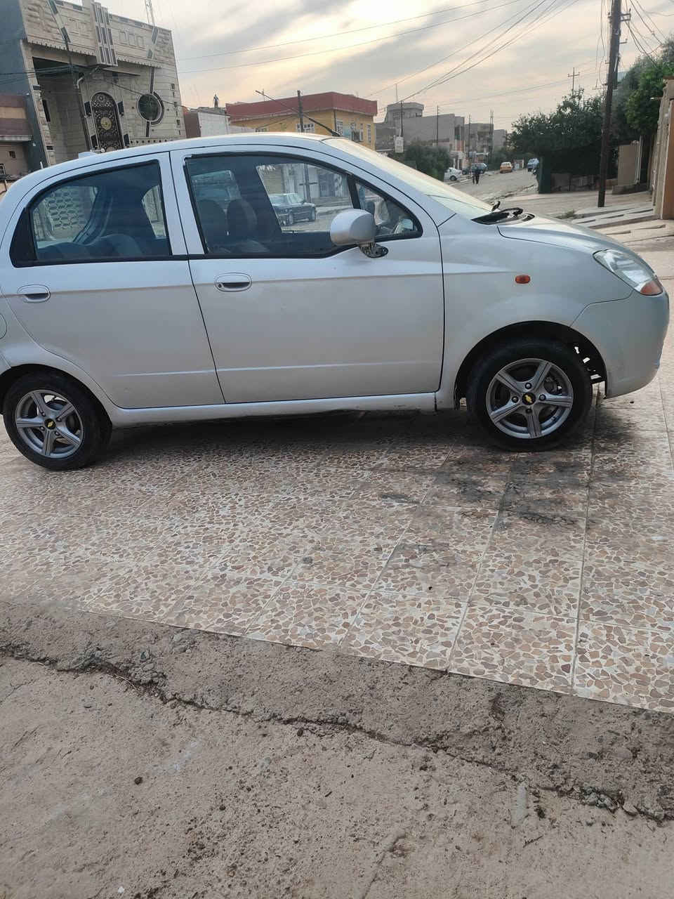 السلام عليكم سبارك للـبيع رقم نينوى بسمي كابون بانزين صبغ عام تبريد تدفئه شغال مكينه وكير شرط السعر 38 مكاني حي الانتصار ***********/***********
