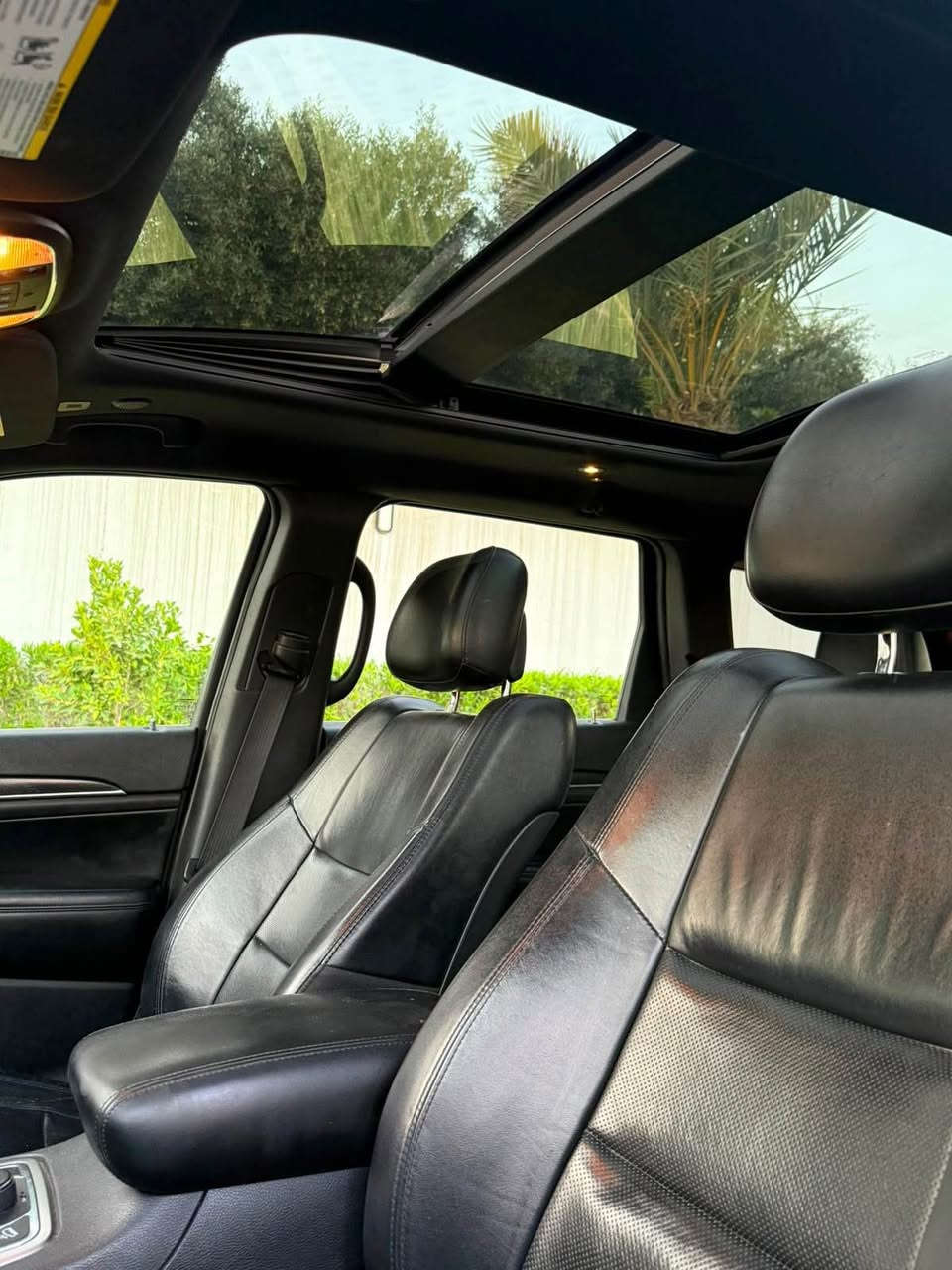Jeep Laredo 
مۆدێل :: 2018
سعر :: 217 وەرەقە و مەجال
ماوەی رۆیشتن :: 96000 mil
مواصفات Limited ئەمریکی 
پانۆراما ... دەبڵ ئەکسل ... کوشین کارەبای ... کوشین جلد ... کوشین خەزن ... كوشين سار د گەرم ... سوکان هیتەر ... پێش و پشت حەساس و کامیرە ... شاشە گەورە ... سندوق شەفت 
سەیارەکە گێر و مەکینە و کارەبای بە شەرت بێ کرانەوە 
سەیارەکە کلین تایتلە دەعامیش بە شەرت 
بێ سبوغ بێ تەعدیل 
رەقەم و سەنەوی نوێیە 

 korak :: whatsapp *********** أربيل, العراق
