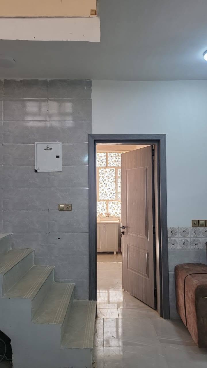 سلام عليكم بيت للبيع المساحه ١٢٥متر طابو زراعي سند٢٥ الموقع كربلاء طوريج حي الجمعيه خلف مدرسة نبع المعرفه يتكون من غرفتين وصاله ومطبخ واستقبال وصحيات داخليه وخارجيه للاستفسار اتصال على الأرقام 
***********
***********
أو مراجعة مكتب عقارات درة طوريج الجمعيه قرب الكفيل
