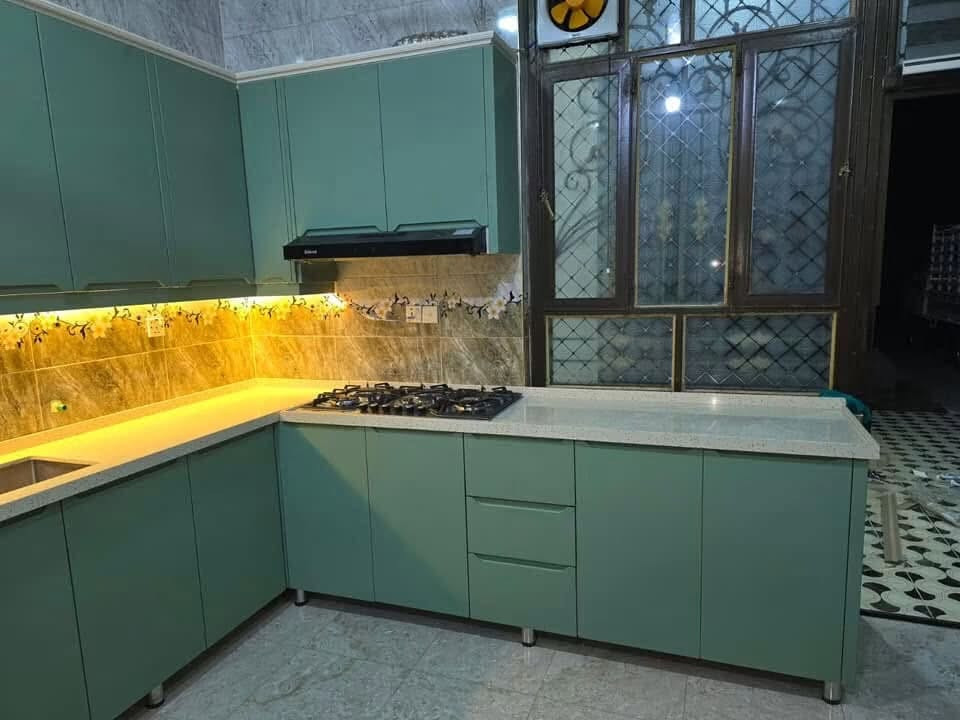 احدى اعمالنا السابقه 
داخل المنيومً خارج HDF عالي جوده 
مع المرمر صناعي ثقيل 
المنيوم محشه بلخشب للقوه والمتانه 
سعر المتر الارضي 195الف
سعر المتر الملحق 195الف 
سعر المتر مرمر صناعي 100الف 
سعر المتر كوارتز طبيعي 160الف 
هديه سيت سلات 
سله مواعين سحب 
يله منضفات سحب 
للاستفسار اكثر مراسله الصفحه او الاتصال على رقم ***********
او مراسله على واتس اب
