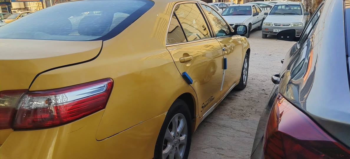 سلام عليكم كامري 2009 وارد امريكي سيارة جاهزة مكينة كير حداديه تبريد تخم تاير كهربائيات باتري جديد راديتر جديد  لايت زنون  شاشه كله جاهز سيارة ضربته من امريكا طخة بسيطة بالجاملغ الخلفي بدون دواخل  والباقي كفالة ليبل واحد مصفرة هيئة وغرامات سنوية بسمي تحويل ثاني يوم ا سياره مال جناي سياره متعوب عليه  مكان نجف مشخاب الاستفسار على الرقم ***********

