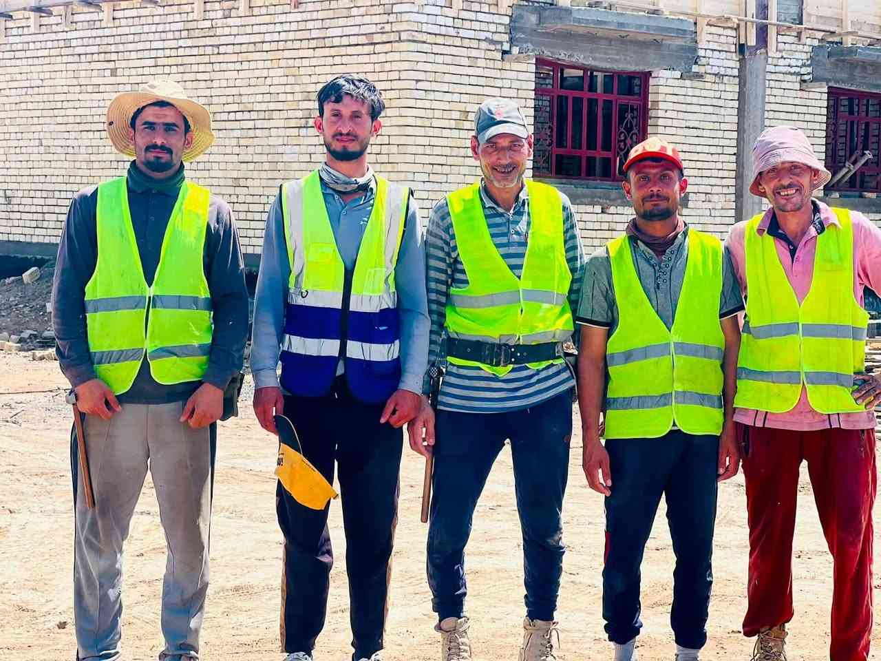 الحمدلله والشكر تم اكمال صب موقع حكومي استلام مهندسين بمساحة 1500 الف ونص متر و هاذا جزء من اعمالنا 

بإدارة وإشراف حيدر الشريفي 
***********

