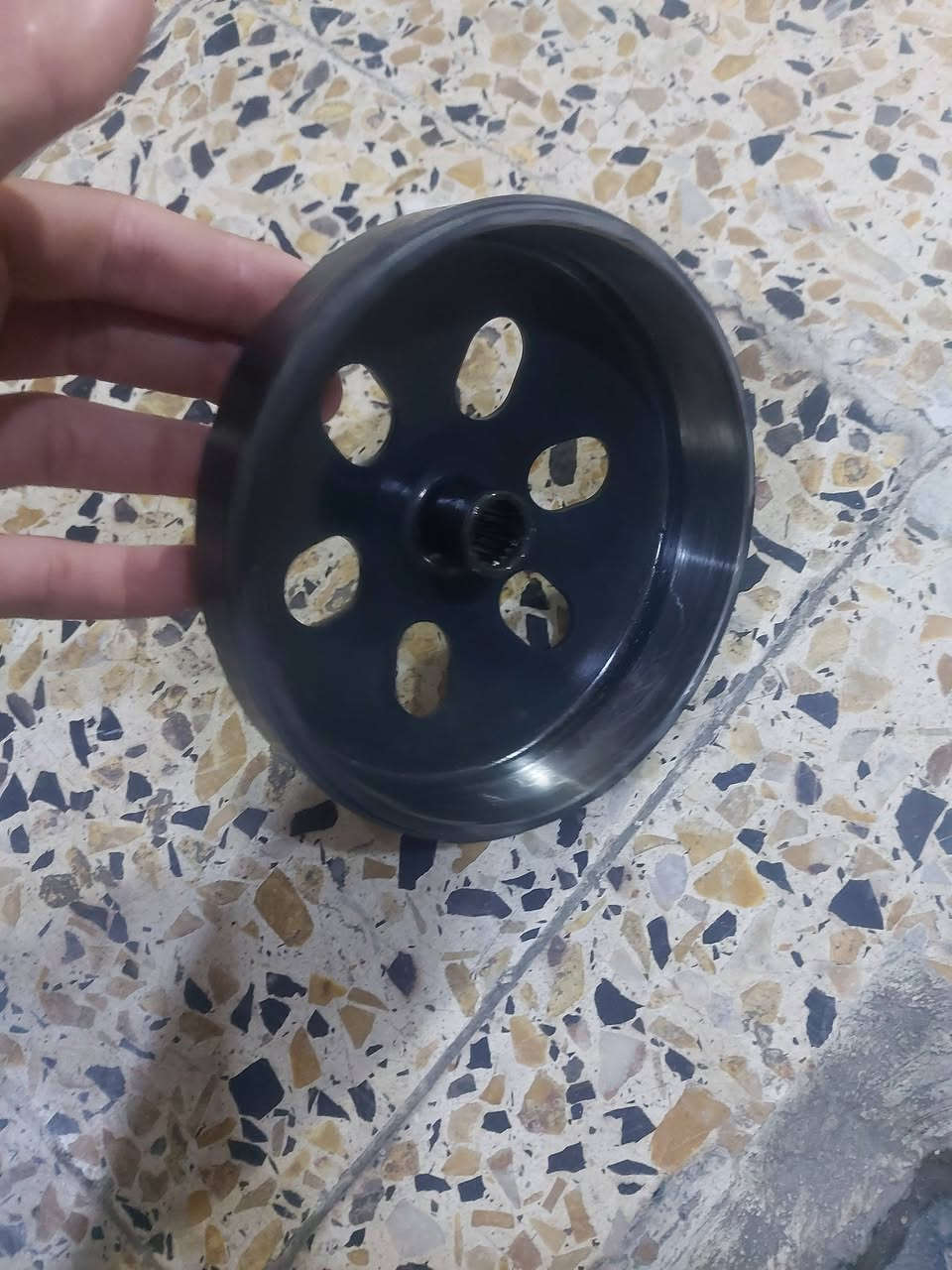 سلام عليكم كلاجات بي سي اكس جيل ثاني مع كلاجات كمله جيب وشد كلج خلفي بنزه نضيف وطاسه نضيف وختم موجود كلج امامي وكاله موضح بل صوره معهه نتات مال كلج واشر وقايش اصلي كله وكاله مكاني بغداد رحمانيه جعفير رقمي *********** سعرهن 200
