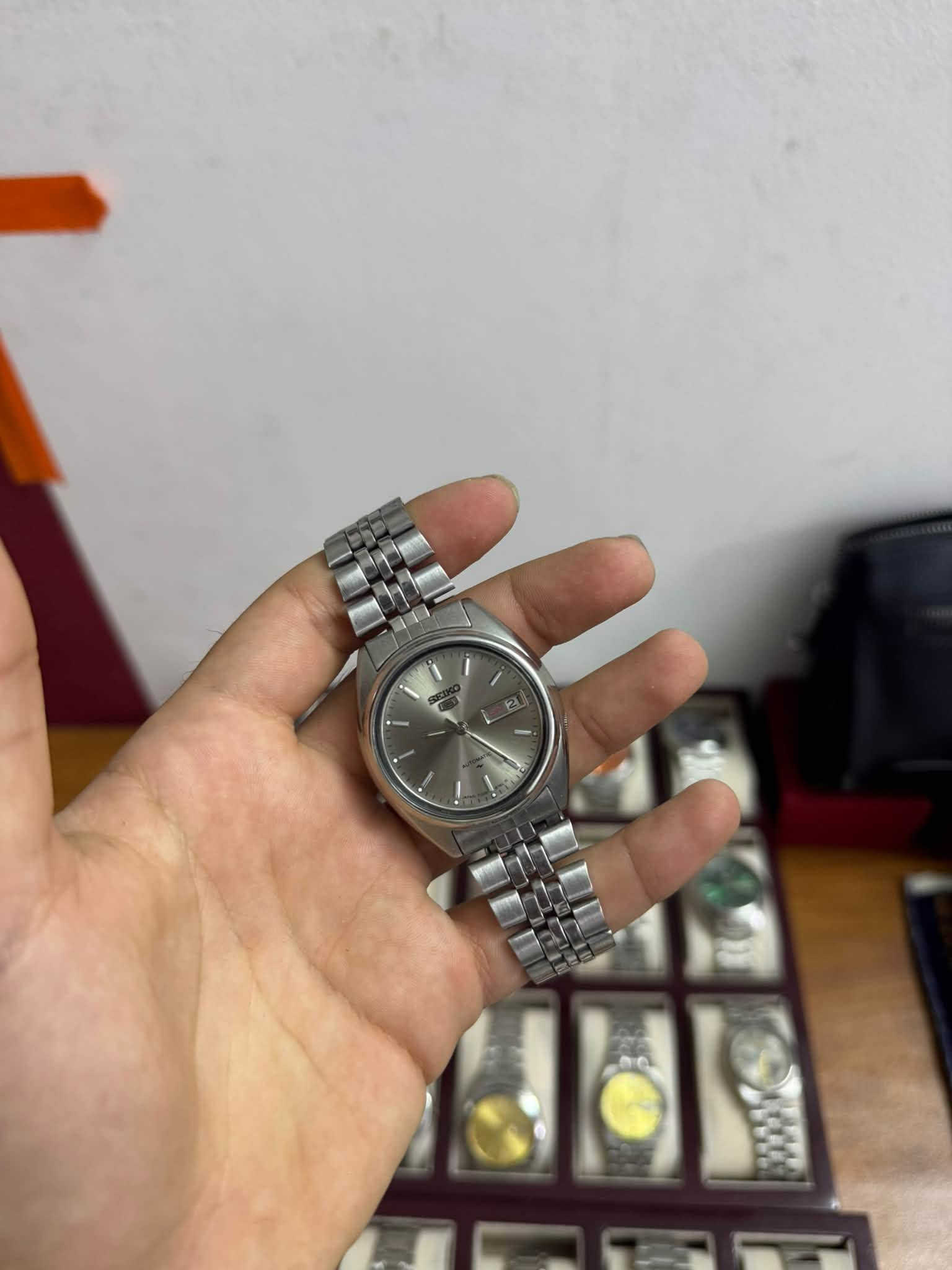 مجموعه ساعات • للبيع • مراسلة خاص