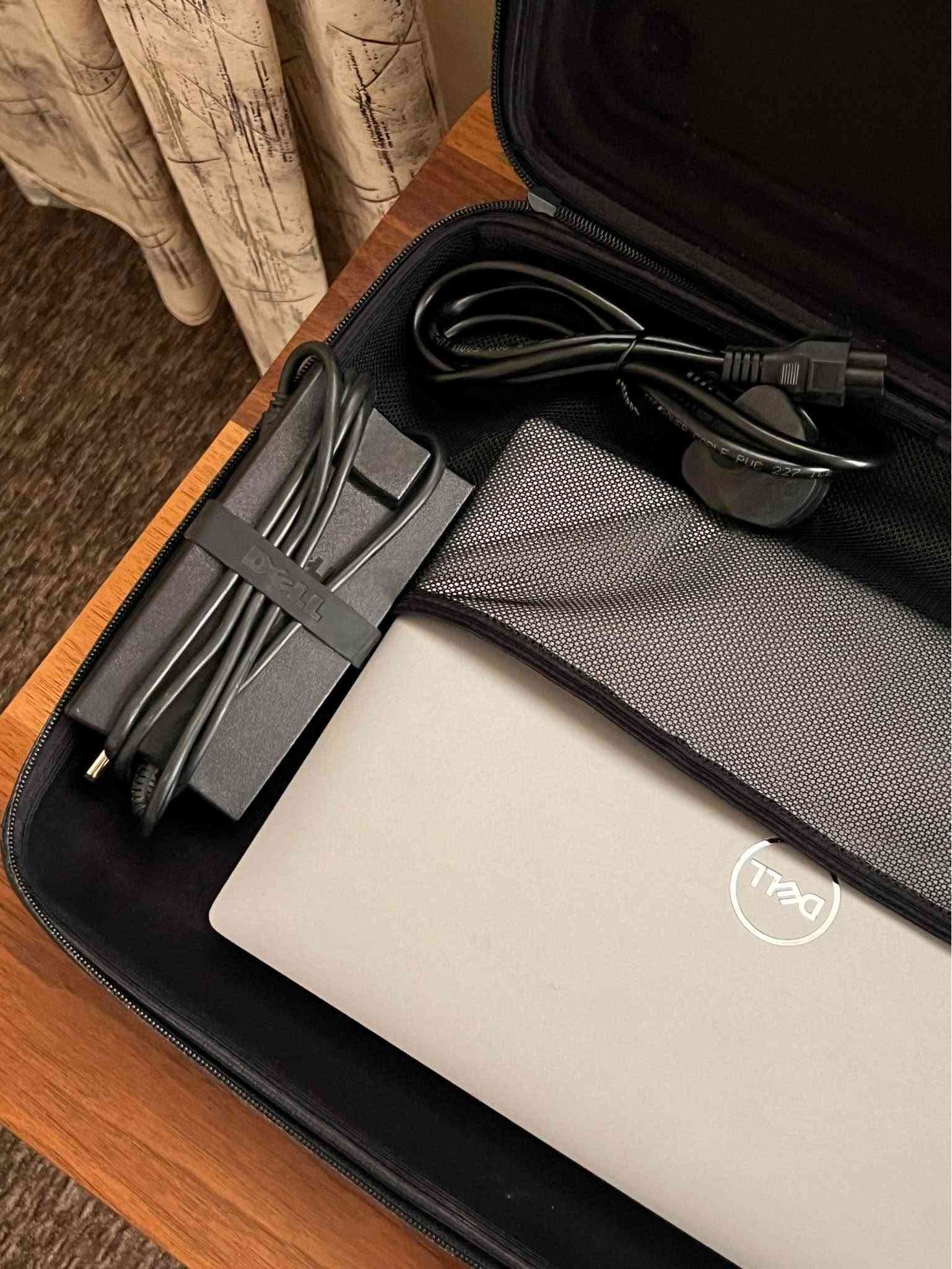 لابتوب DELL جيل عاشر للبيع .

اللابتوب مفول مواصفات
الجيل مالته حديث ( الجيل العاشر ) 
تصميم سلم ووزنه خفيف
 كيبورد ضوئي
اللابتوب جدا نضيف وادائة قوي وممتاز يفيد الي عنده دراسة او العاب متوسطة او غيرها من الاستعمالات .

المواصفات :
المعالج intel core i5
الجيل : العاشر (10TH)
كرت الشاشة : INTEL UHD GRAPHICS  
الشاشة : فول اچ دي (FHD) حجم 14.3 دقتها والالوان جدا واضحه وتشغل 4K بالمشاهدة .
الرام : 8GB نوع DDR4 فدشي راقي .
الذاكرة : 256GB ssd M.2 
كيبورد عربي انكليزي ليزري ضوئي .
كيبورد ميكانيكي .
سماعات ستيريو .
كامرة امامية واضحه
بطارية اللابتوب ليثيوم تطول فوگ ال 4 
ساعات ب الاستعمال المكثف .

المنافذ :
 منفذ الشحن
منفذ تايب سي للشحن ولنقل البيانات
منافذ USB 
منفذ Hdmi
منفذ سماعات
منفذ LAN
وغيرهن بعد.

المميزات:
 
اللابتوب نضافته كلش حلوه ماصارلي فتره من ماخذه .
منصب عليه وندوز 11 برو مفعل مدى الحياة.
منصب عليه اوفس مفعل مدى الحياة .
كيبورد عربي انكليزي ليزري.
كامرة امامية جدا واضحه.
غالق كاميرا سلايد .

الملحقات:
ملحقاته كلها موجودة واصليه
كيبل اصلي.
شاحنة اللابتوب الاصليه  .
جنطة لابتوب مرتبه هم بعدهي جديده غير مستخدمه .

منصب عليه وندوز 11 برو مفعل مدى الحياة وحزمه الاوفس كامله كذلك مفعلة مدى الحياة .

اللابتوب كلش نضيف ومواصفاته قويه ومحترمه وتصميمه كلش مرتب . ومابي أي نقص كيبورد سماعات انترنت شاشة كامرة كله شغال وممتاز وماب اي نقص من اي ناحية .
وكلشي بي بعده جديد ونضيف مثل ماموضح.

السعر : 340 الف وبي مجال جدا قليل .

مكاني النجف والي يريده توصيل هم موجود ان شاء الله .

*********** بي واتساب

(لابتوب للبيع النجف بغداد الانبار البصرة حاسبة محمولة منضدية دل dell pc laptops laptop computer ) بغداد, العراق
