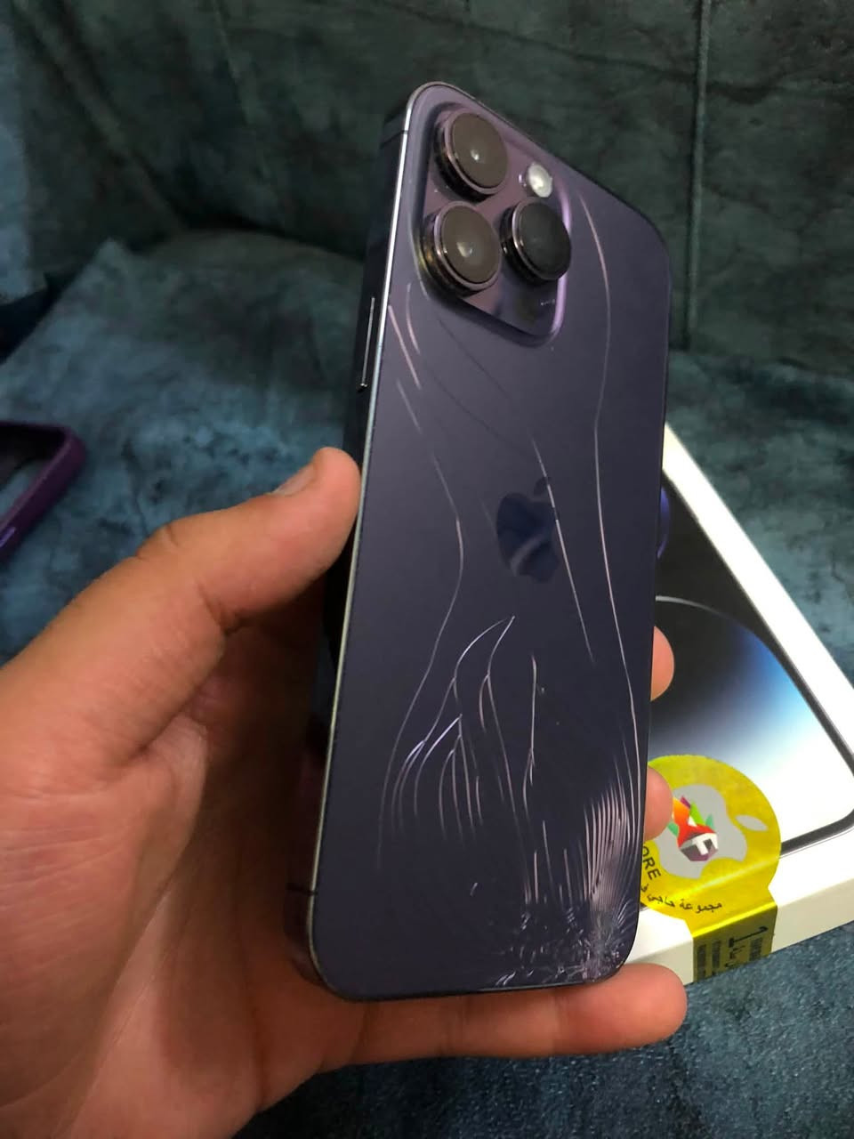 14 pro max للبيع ماستر عربي
لون بنفسجي  كارتون كامل وياه￼ جهاز كل عيب مابي ما مفتوح فقط ظهره مكسور والكسر موضح بلصوره 
ذاكره : 256 
بطاريه : 84  
جهاز عربي ماستر ما مفتوح انطي بي ضمان شرط 
اراوس ويه ايفون هم إذا موجود 
السعر 790 الف
واتساب ***********
