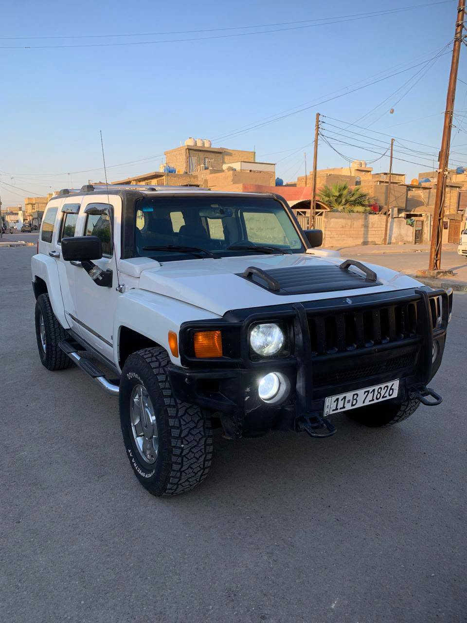 السلام عليكم للبيع او المراوس 
همر H3 2007 فول مواصفات السياره بيهه حادث الجاملغ الامامي وبيهه صبغ فقط قطعه مكينه 5 سلندر مكينه وكير كفاله حداديتهه جديده تبريد ثلج ❄️ داخل مخمل لونين شاشه تاب كامره خلفيه بصمه تشغيل منضومه زنون ماشيه 151 الف حقيقي تخم تاير جديد ويل كروم أصلي 
عنوان السياره بغداد حي اور 
السعر اتصل عل رقم او تجي واتساب 
الاستفسار ***********سجاد
