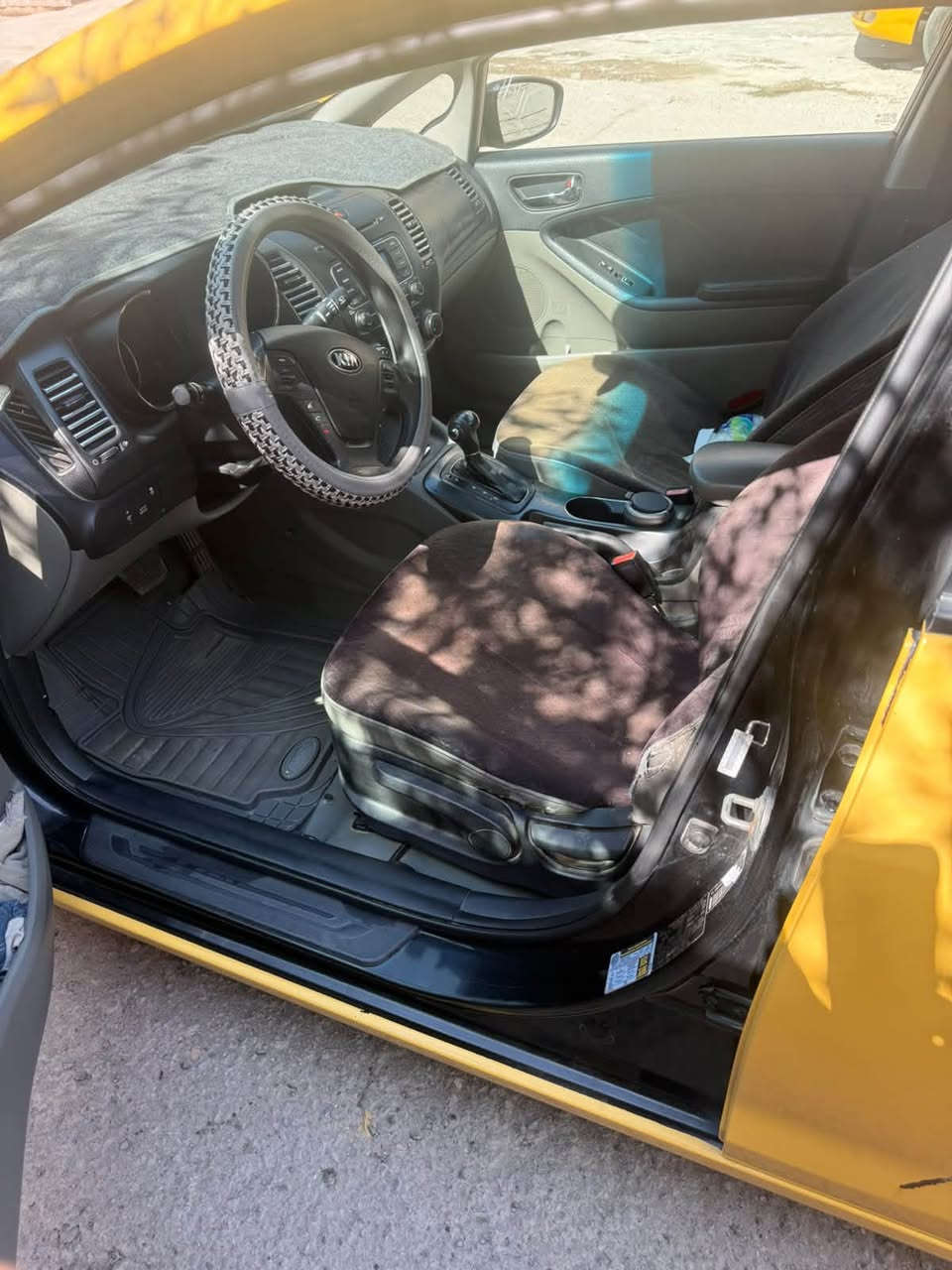 السلام عليك كيا فورتي للبيع حادث جاملغ امامي مكينة 2000دوش السعر105 وبيها مجال
‭***********‬موديل 15
