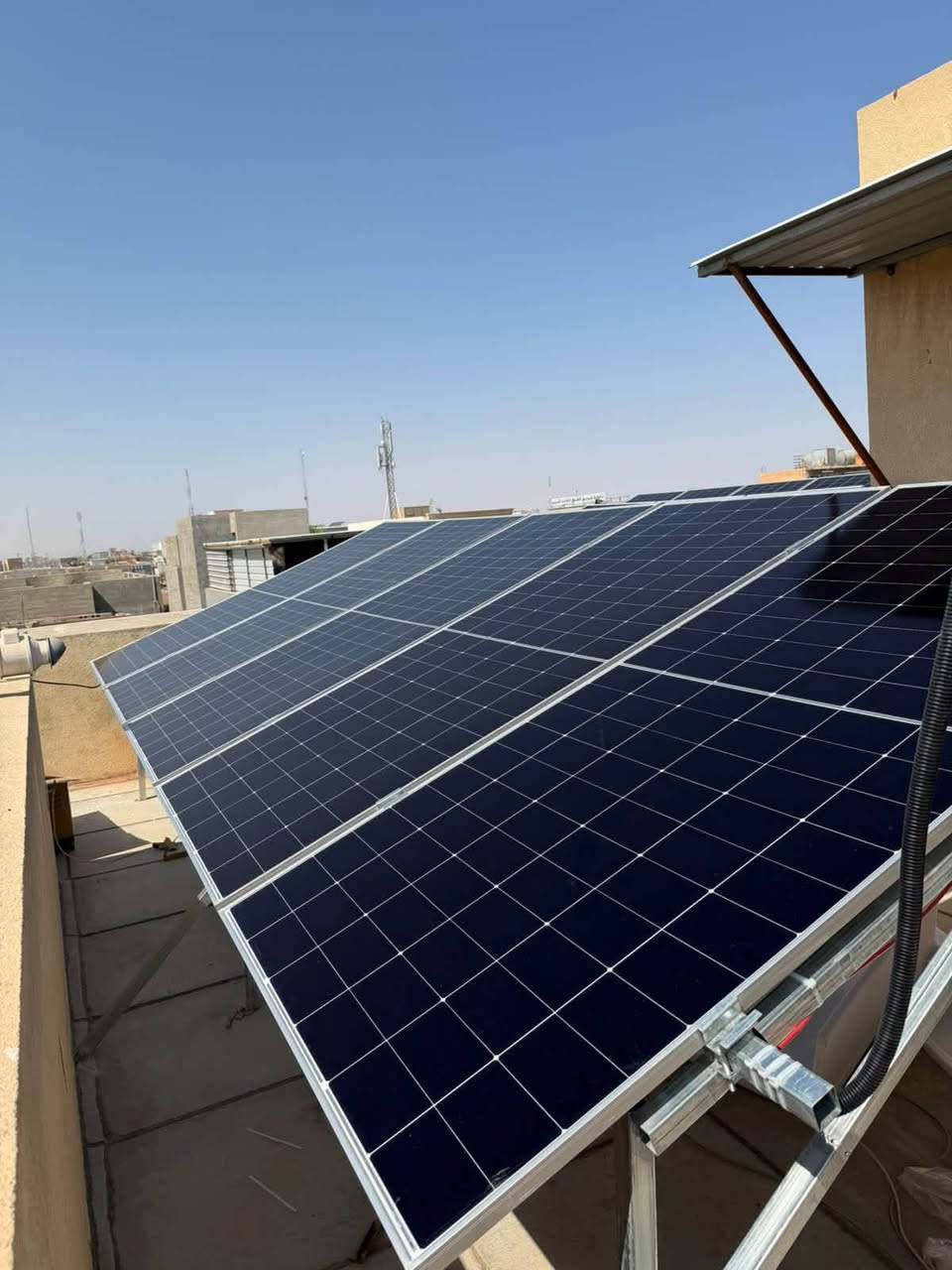 من اعمال مكتب افاق للطاقة الشمسية☀️
 الموقع:- صلاح الدين-تكريت-شارع جميل

◀️40 امبير نهاري

◀️ 40 امبير ليلي

تم العمل باستخدام اجود المواد من الشركات الغنية عن التعريف✅
1-الواح لونجي هيمو  x10 واط650 عدد /21 ذات وجهين وذات كفائة عالية ضمان15.سنه
2-بطاريه ,16كيلو بيسن كرين عدد /2 ضمان 10 سنوات
3-جهاز انفيرتر من ماركة ديا بحجم 16 كيلو واط ضمان 5سنوات
4- اسلاك الربط و كافة اجهزة الحماية 

للحجز او الاستفسار:-
مهندس اشرف:-‭***********‬
مهندس ضرغام:- ***********
محمد حسام:-***********
او زيارة موقع الشركة (صلاح الدين تكريت شارع زيونة)

يتوفر لدينا مواد الطاقة الشمسية بسعر الجملة للمكاتب والمنصبين.
