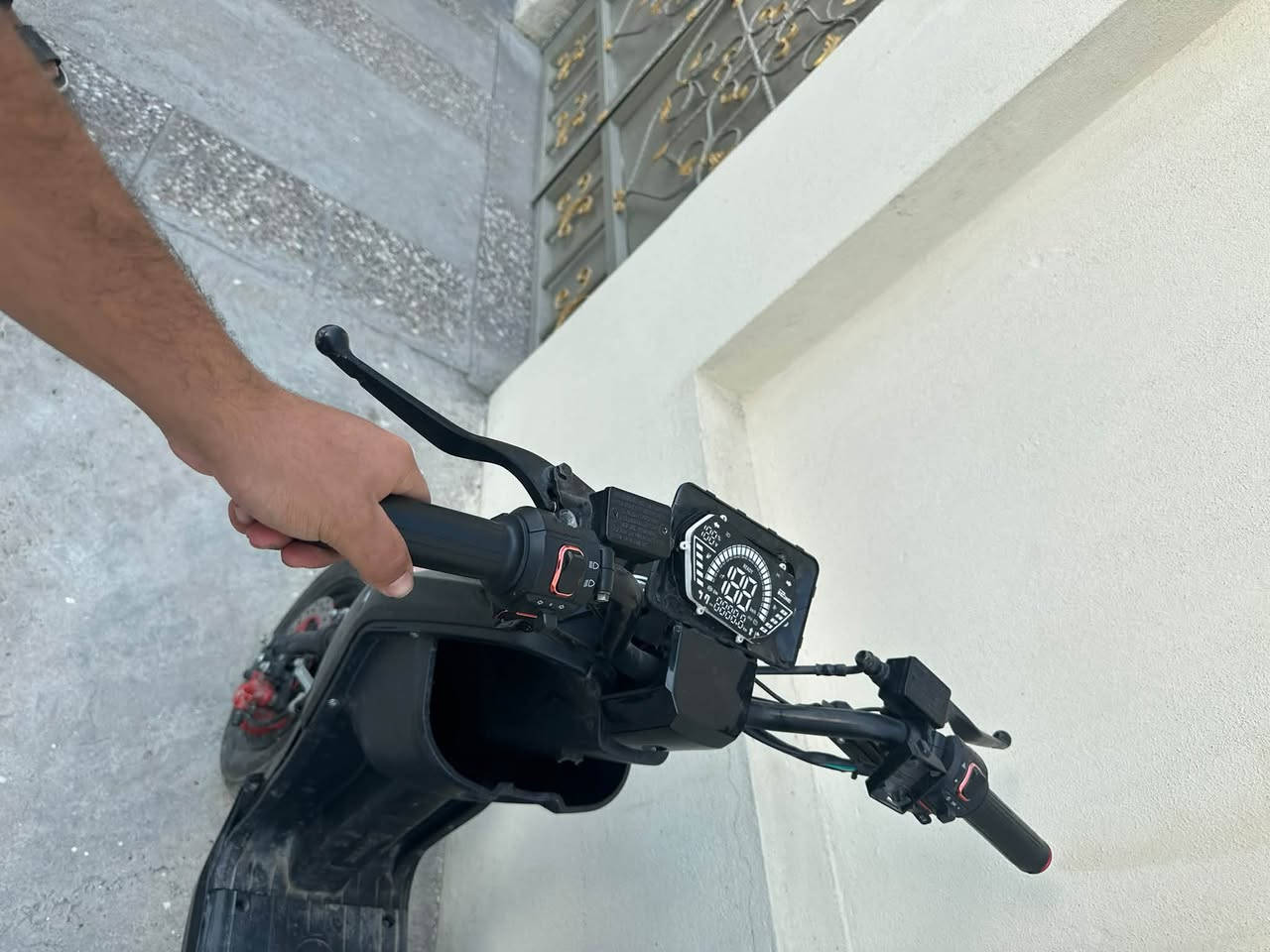 السلام عليكم دراجه R8 اندعمت بيه ضربات خفيفه مابيه كل نقص دراجه حلوه شحنه يطول
نقصه فقط سويج ضايع تشتغا بصمه وكارت 
السعر 225 
***********
بغداد الامين الثانيه
