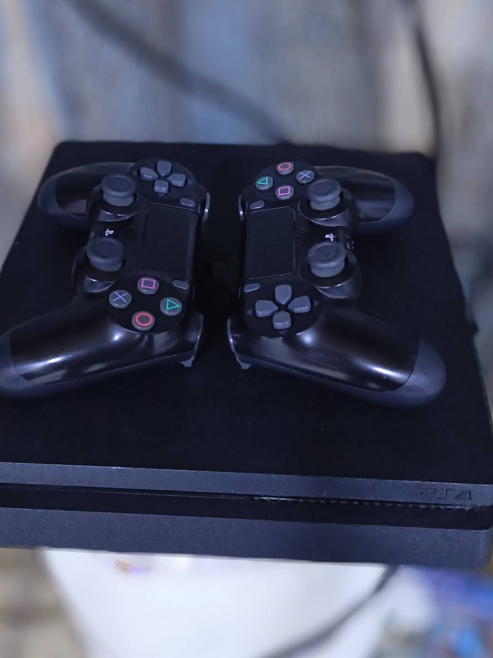 السلام عليكم 
جهاز بلايستيشن 4 ويا 3اقراص لعبة gta5 وماين كرافت وأنتشاردد 3اجزاء بقرص واحد جوستكات2 نظيفات الجهاز اصدار 13.52يعني احدث إصدار مساحة البلايستيشن 1TB يعني تيرا كاملة ادوات الجهاز كاملة مابي نقص وجهاز نظيف سعره 400الف وبي مجال للتفاوض الرقم للاستفسار ***********
المكان ديالى بعقوبة الجديدة شارع البحيرة
