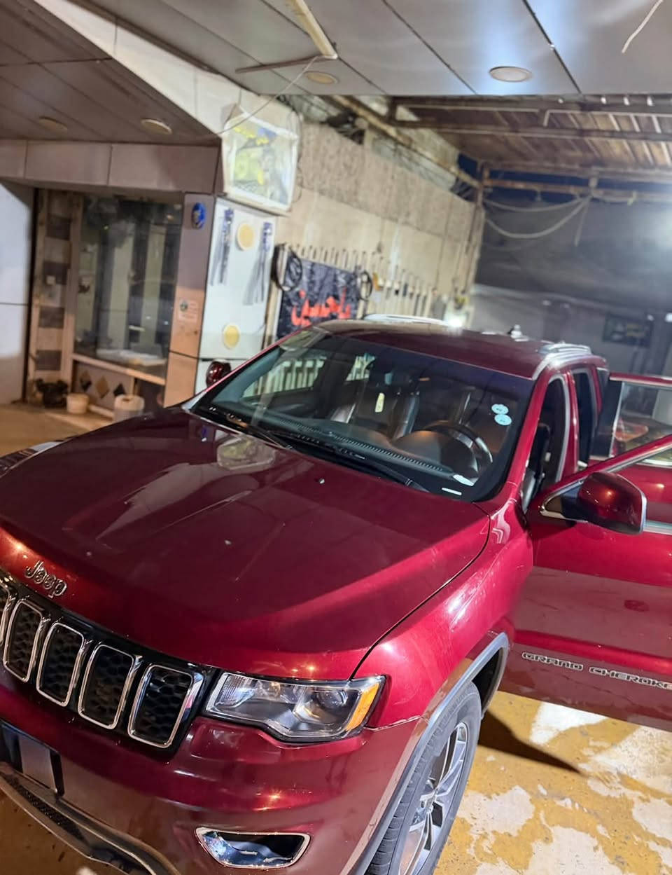 💎 لأهل التميز والجاهزية.. جيب لاريـدو 2020 🚙
🔥 مواصفات السيارة:
▪️ كشنات جلد فاخرة 💺
▪️ شاشة ذكية مع كاميرا خلفية 📸
▪️ بصمة تشغيل وإطفاء 🔑
▪️ حساسات خلفية أصلية 📡
▪️ مثبت سرعة وتحكمات ستيرن كاملة 🛞
▪️ وباقي مواصفات لاريدو المعروفة بالراحة والثبات.
🛠️ حالة السيارة والبدن:
▪️ حادثها بسيط جداً ومرفق بالصور .
▪️ بيها صبغ "شبر" بالجاملغ من جوة فقط، وبارد بسيط بالعراق.
▪️ السيارة تبارك الرحمن جاهزة  والمحرك والگير والتبريد كفالة وشرط الفحص ، وماتحتاج أي قطرة مصروف.
📋 المعلومات والسعر:
▪️ الرقم: أربيل دولي وبأسمي  ).
▪️ السعر:215 ورقة (وبيها مجال بسيط  ).
▪️ المكان: بابل 🇮🇶 | الحلة - مركز المدينة.
▪️ للإستفسار واتصال حصراً: *********** 📞
