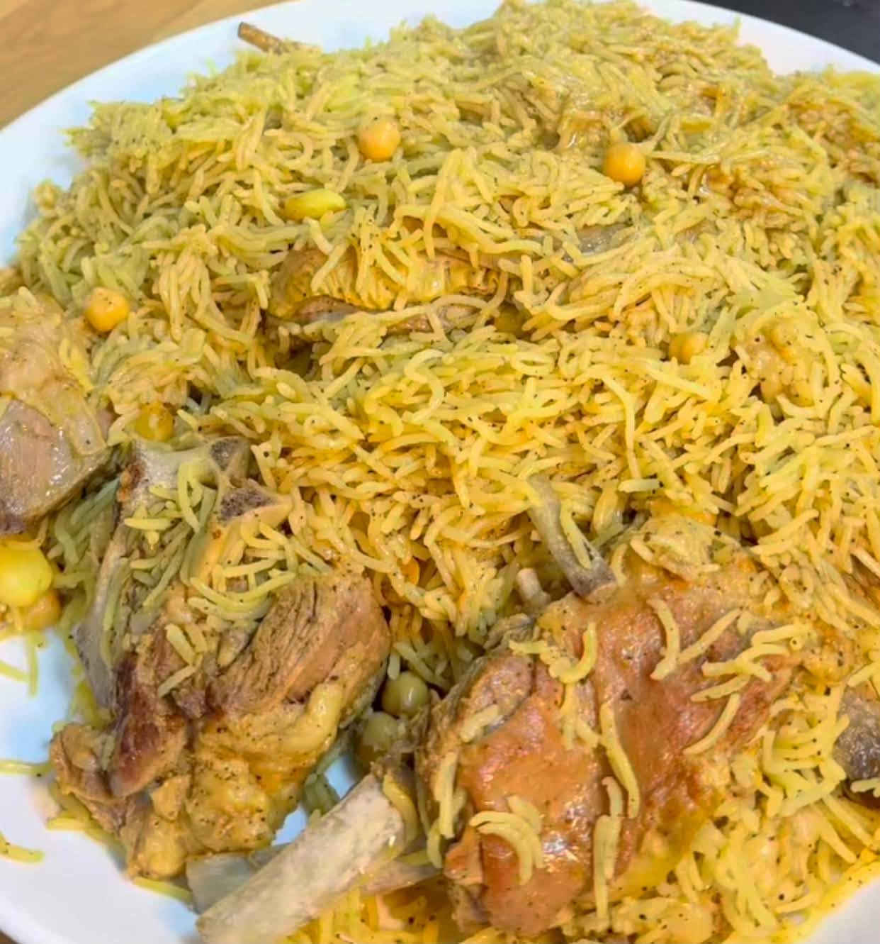 متوفر للغذاء احجز طلبك  ب10 الف فقط 
  توصيل 😋🤳🏻🛵فقط  قوزي لحم 
🌶️❤️‍🔥
للطلب مراسلتي او الاتصال على الرقم ***********
