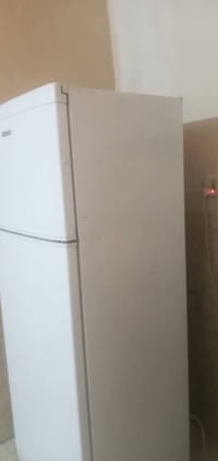 ثلاجه جبيره تبريد تجمد بيها بوراي تبريد همين يعني مطول بلبروده بس البو...