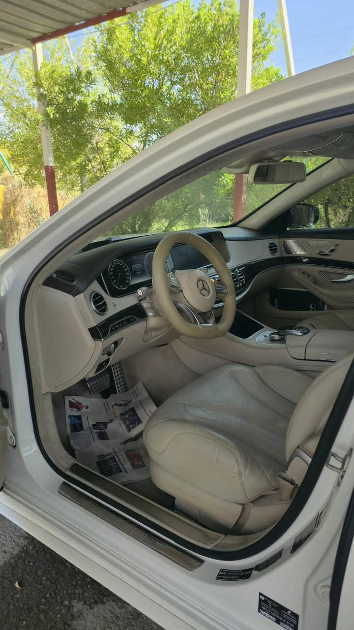 السلام عليكم قطعة مميزة s class  (( AMG)) 2015 خليجيه ونادرة  جداً مواصفات لاتعد ولاتحصى 
سيارة مال بيت مركونة ومحافظين عليهة لاشخط لا زلغ لا طخة ولا هم يحزنون كفاله من الدعامية للدعاميه مال شركة السيارة (( خمس فصوص باب طويل  يعني اعله فئة بالمرسيدس ❤️ ))…. صيانة دائمة الهة من الشركة فقط 🤍 كفالة عامة من كلشي ماشيه ٩٤ حقيقي 
المواصفات 
*بنوراما 
*كشنات تدفئة تبريد خزن ومساج VIP
*بردات تضليل كهربائيه بلاديه من الشركة 
*ثلاجة 
*جكات
*ناظوو ليلي 
*كاميرات ٣٦٠ درجة 
*حساسات محيطيه
*ابواب شفط
*سستم بورمستر جيرمن اصلي 
*رادار امامي 
*تحديد مسار وقيادة ذاتيه 
*توقف ذاتي 
وبعد بيهة هواي مواصفات تجي تفحص وتشوف بعينك 
السعر ٤٠ الف دولار يعني اربع شدات وقابل للتفاوض شي بسيط وهذا رقمي *********** مكاني دورة وتحياتي للجميع
