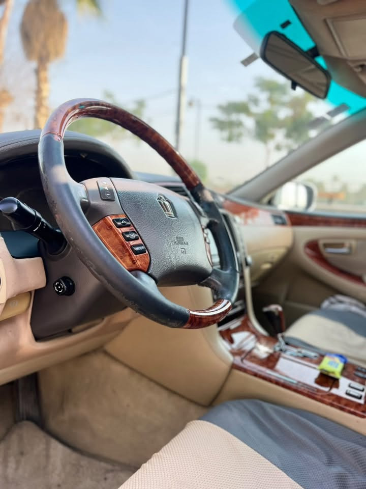 شاهينة 2004
لون صدفي الداخل بيجي فاتح 
 قرار 48 
مكينة 3000
شاصي 82
عايد تحويرتها نجف فقط دشبول امارات
تايرات جدد
مكينة وكير جدد 
المكينة مكفولة من التنقيص تمشي بيها 7000 كيلو متنقص قطرة شررط 
تبريد ثلج 
فتحة وبصمة 3 دكم اصل 
كشنات واستيرن كهرباء
بردة خلفية 
فقط حداديتها 60% 
رقم انكليزي وهزة جديدة
السيارة قمارة فقط 
السعر 118 وبيها مجال للشراي

التواصل : ***********
