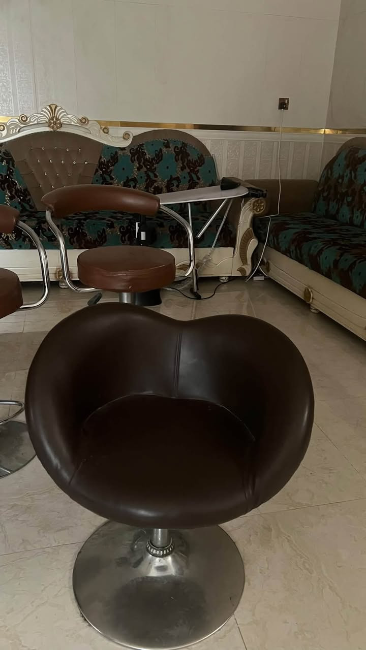 مرايات صالون ٣ • ستولات ٤ • حي الطيارة