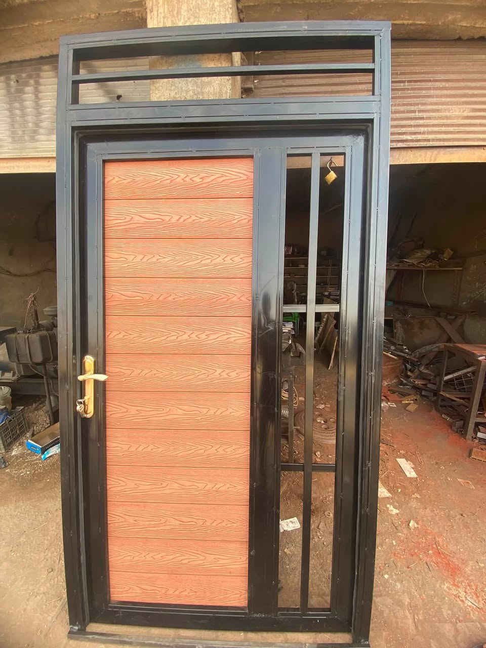 تعلن حدادة ابو نعمان لعمل الابواب والشبابيك  وابواب حوش بالنقد وحسب الطلب  ومايتناسب مع ذوق العميل زورونا او الاتصال عالرقم *********** العباسي  قرب مدخل العباسي
