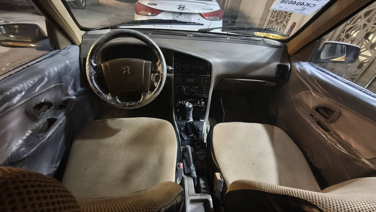 سلام وعليكم بيجو لميس موديل ٢٠١٥ سيارة كلش نضيفة وجاهزة من كلشي مكينة كير حدادية خير من الله تبريد ثلج صفاح عدلة بيهة صبغ جاملغ امامي يسرة وبنيد بدون دواخل دواخلهة بلادية  وبدون خياس غرفتهة نضيفة داخل بيجي مصفرة هيئة وغرامات رقم بغداد دولي مكان بغداد سعر ٣٤ وبيهة مجال رقم ***********
