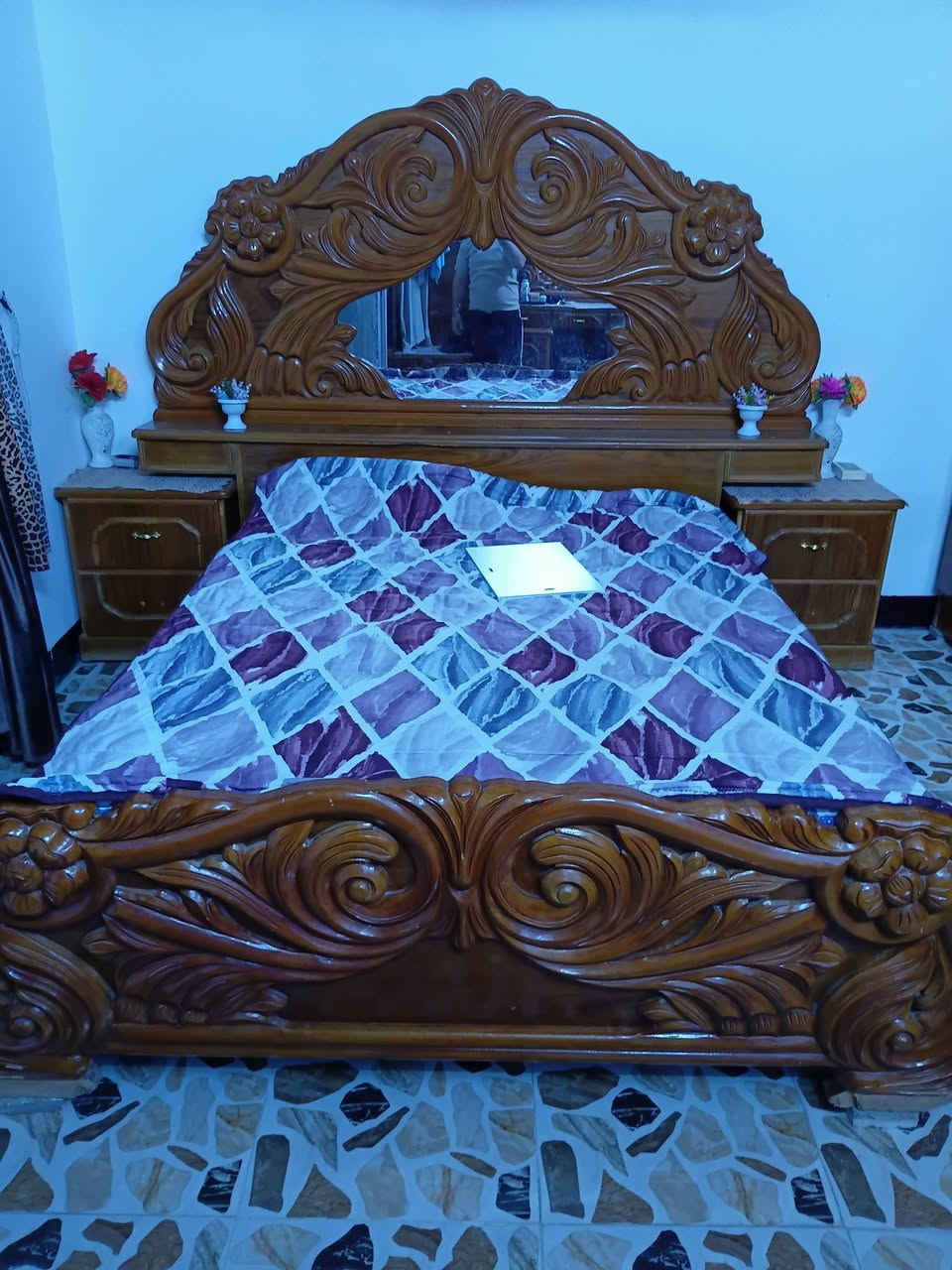 غرفه نوم خشب صاج سعرها 650  بيها مجال بسيط عنوان من موصل قريب  حي صدام***********💖***********
