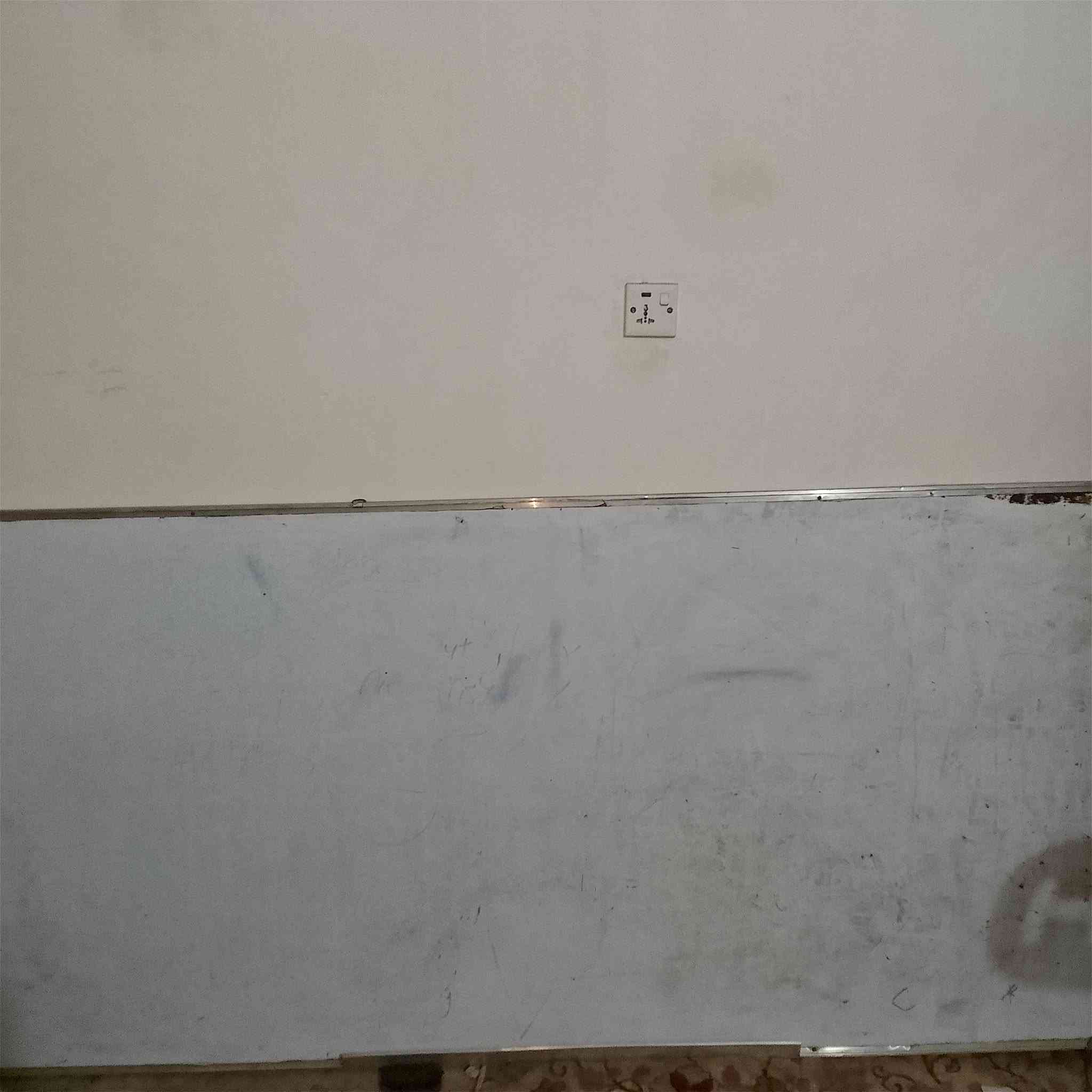 يوجد مجموعه معروضه للبيع باسعار مناسبه 
الكنتور 3باب مع الملحق ميز التواليت 75
ميز الدراسه 20
ميز مكواه 10
السبوره حجم كبير 30
الرقم ***********
العنوان بغداد منطقه الشعب نهايه شارع الصحه
