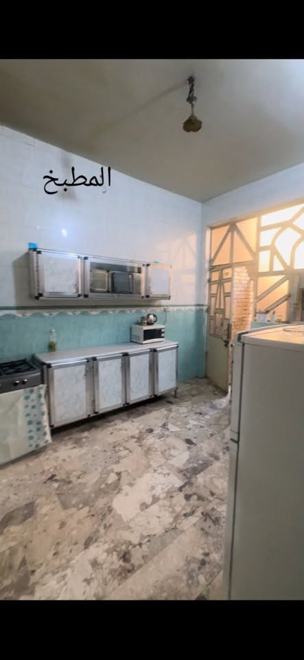 دار للبيع حي المهندسين شريط المهندسين  مساحة 150متر 20*7.5
الطابق  الأرضي يتكون من  مدخلين مدخل على الاستقبال و مخل على  مطبخ
 وصالة وغرفة نوم وخدمات صحية داخلية وخارجية منور عد 2
الطابق الثاني   صالة مفتوحة على غرفة وخدامات صحية ومطبخ 
   وغرفة ثانية سويت وغرفة ثالثة 
   ويوجد مخزن في الأعلى  والسطح شتايكار 
سنة البناء 2014   اقرب نقطة دالة  خلف اعدادية العاصمة الثقافية
السعر295وبي مجال
للاستفسار:***********

نص مكتوب في الصور:
- البيت من الخارج
- الصاله
- غرفة نوم سويت فوك
- المطبخ
- غرفة نوم فوك