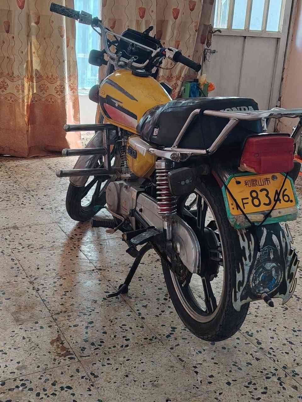 السلام عليكم دراجه إيراني نضيفه أربعه كير محرك تايكر 125cc مودل23 بدون اوراق السعر 400وبيها مجال شي قليل العنوان المضيج تحياتي للجميع ***********
