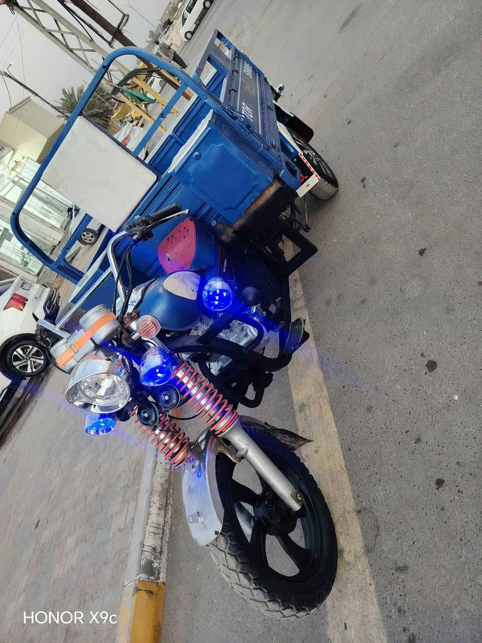 سلام عليكم ستوته فحل ورك عالي مامدكوك أوراق اصولي بليته بيهه اكاتبك وي الوكيل مديل 2019 وبيهه محرك 2025 جديد تعميرهه كله جديد وشغال بيهه تخم تاير جوبلس جديد كهربائيات كلهه جدد وشغاله دبلات ابو السبرنك شغالات نكره سلف ستوته مصبوغه حراري اثار جرد وصابغهه للجماليه صبغ اصلي ستوته كلهه شغاله مابيهه اي نقص مكانهه بديوانيه ***********

نص مكتوب في الصور:
- HONOR X9c