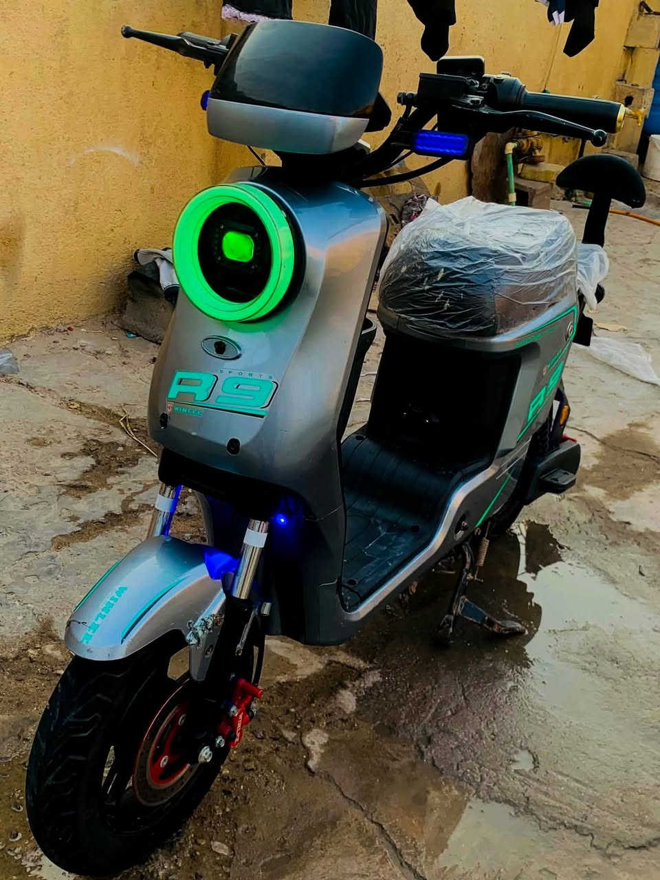 سلام عليكم ورحمة الله وبركاتة  شلونكم شباب 👈 سعر 475 بيها مجال قليل 👉دراجه البيع شحن R9 مديل 26 ستخدام 3شهر فقط بعدها جديده مثل ماوضح كدامكم بطاريات كبار 32 جدد فوال موصفات
دراجه البيع شحن R9 مديل 26 ستخدام 3شهر فقط بعدها جديده مثل ماوضح كدامكم بطاريات كبار 32 جدد فوال موصفات 
1 شاير يمنه يسره.   2 دبل شاره   3 كلوب زنون عالي ناصي 4 هورن 
5 بلتوث عالي  6 بيها نضام بك رجع الئ خلف 
مكاني بصره زبير درهميه رقمي وتساب *********** متوجد خاص هم
