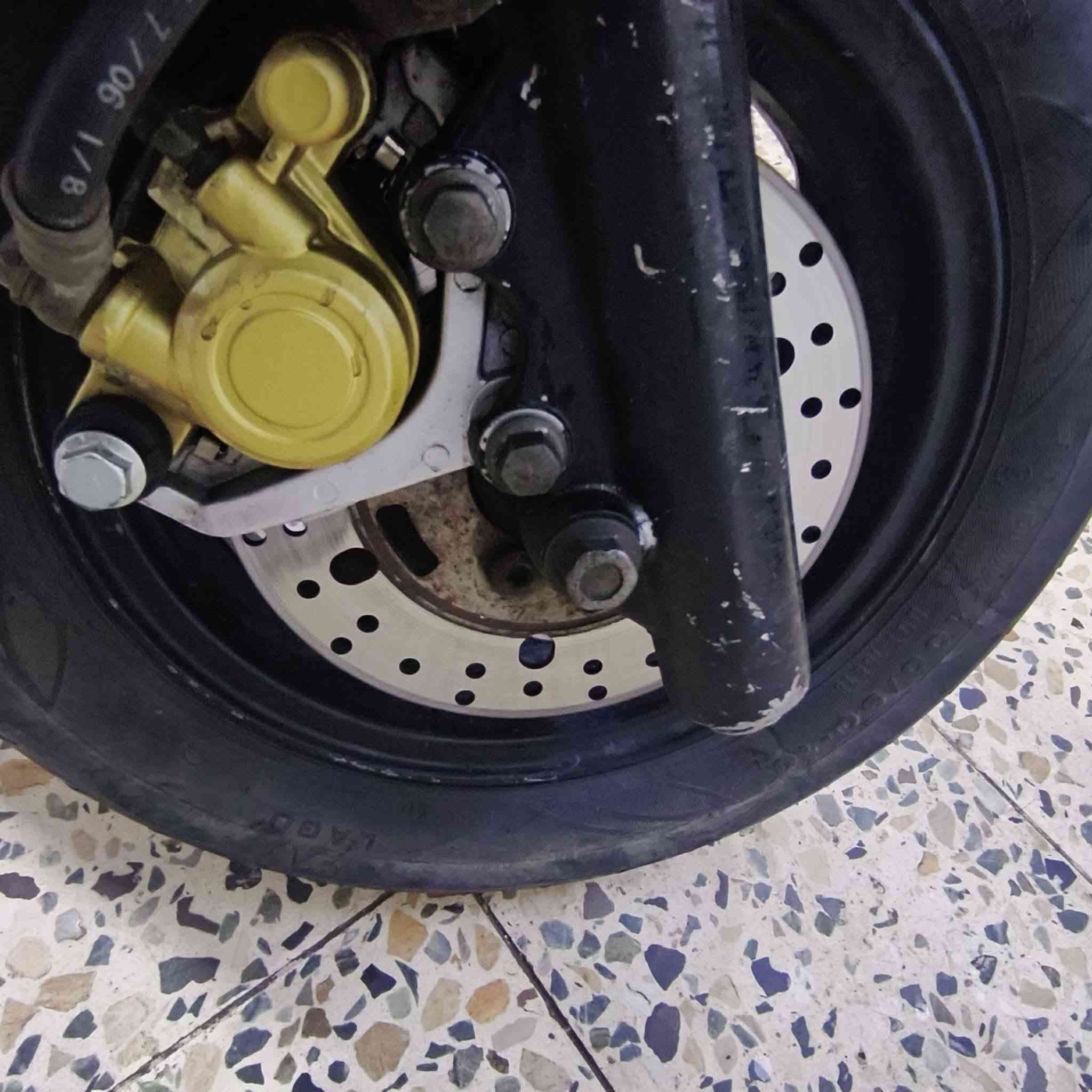 بريز لايت ناصي  جيب باتري ونكر سلف هندر واحد كهربائية شغالة كيج سرعة وكيج بانزين شغالات لايت شغال مكينة بلادي فاتح زنجيل فقط مكفولة من تبخير وصوت جعر 

نواقص اشاير واكفات سبب باتري 
جعجة صالنصة  

بغداد الصليخ حي القاهرة  ***********

السعر 450وبيها مجال
