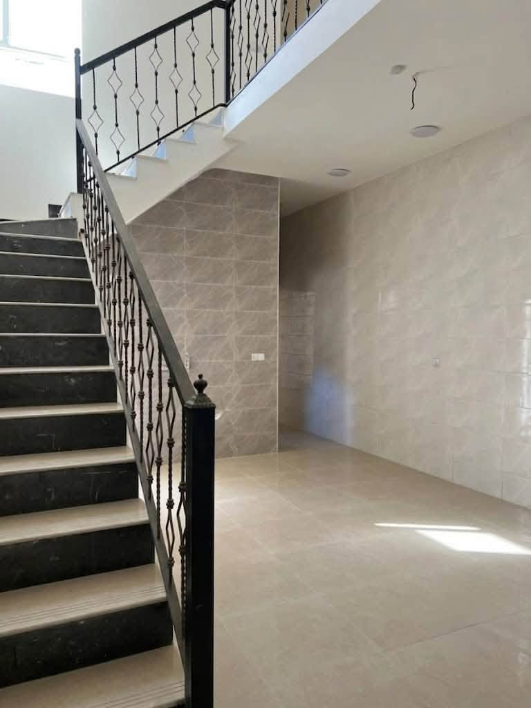 🏡 بيت مميز للبيع في بغداد – الغزالية / العقداء
📌 رقم العقار: 1248

📐 المساحة: 100 م²
📏 الواجهة: 5 م
📏 النزال: 20 م
🏢 3 طوابق
🛏️ 4 غرف نوم
🚪 مدخلين
🏗️ بناء 2026 – درجة أولى
📜 طابو صرف

✨ بناء حديث، تصميم عملي، ومناسب جداً للسكن العائلي.

📞 للاستفسار والمعاينة:
***********

📍 بغداد – الغزالية – العقداء
