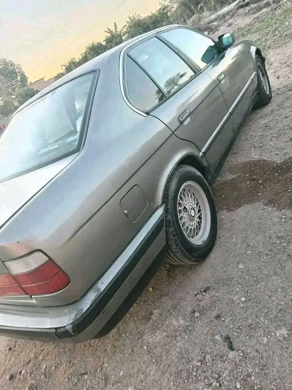 السلام عليكم بيئم للبيع حجم 525iاصل محرك مسكر عدل كير عادي السياره بسمي رقم صلاح الدين انكليزي سنويه لل2030 هزه جديده صدر خلفي امامي جديد تبريد شغال كشنات جلد كهرباء ارباك دبل جكمجه دبل كمبيوتر وماوس وفتحه 3 حركات كير رياضي كلشي شغال بيهة للبيع فقط سعرهة48 وبيهة مجال مكاني صلاح الدين مكيشيفه*********** بدون مراوس فقط بييييع

نص مكتوب في الصور:
- للبيع