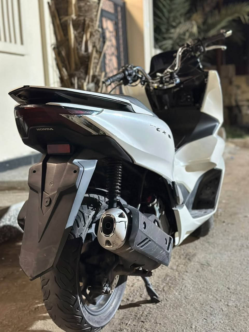 للبيع pcx جيل الرابع كوري  سعرها 15 ورقه وبس مجال مستعجل على بيعتها مكان زعفرانيه ***********
