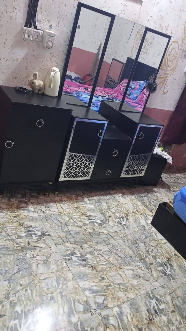 سلام عليكم غرفه تركي نضافه ٩٠ ٪ ما بيه ضرر عنوان الحسينيه الراشدية سعر 450 وبيه مجال قليل ***********

