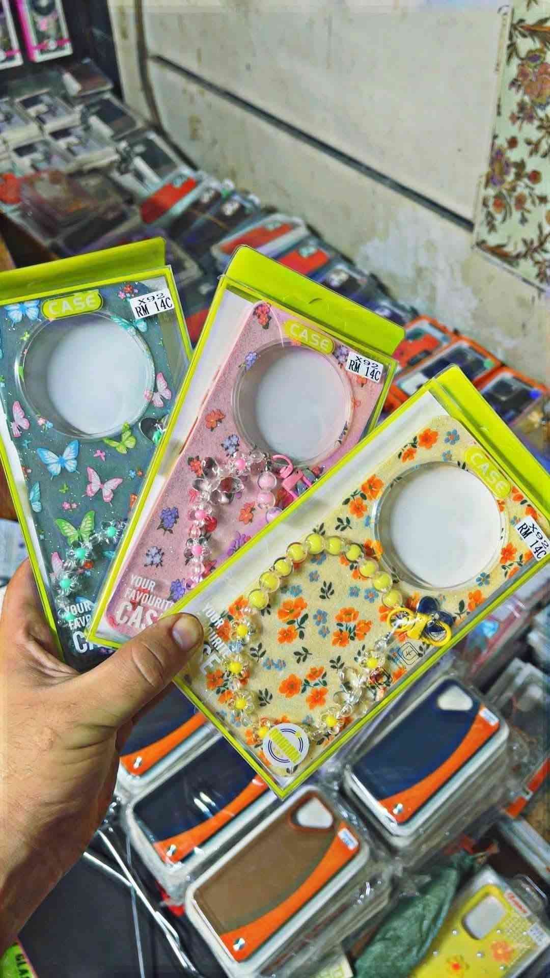 عرض 150 كفر بسعر 70 الف دينار وتوصيل مجاني
كلها موديلات حديثة تجيك 

رقمي ***********

نص مكتوب في الصور:
- RM 14C
- X91