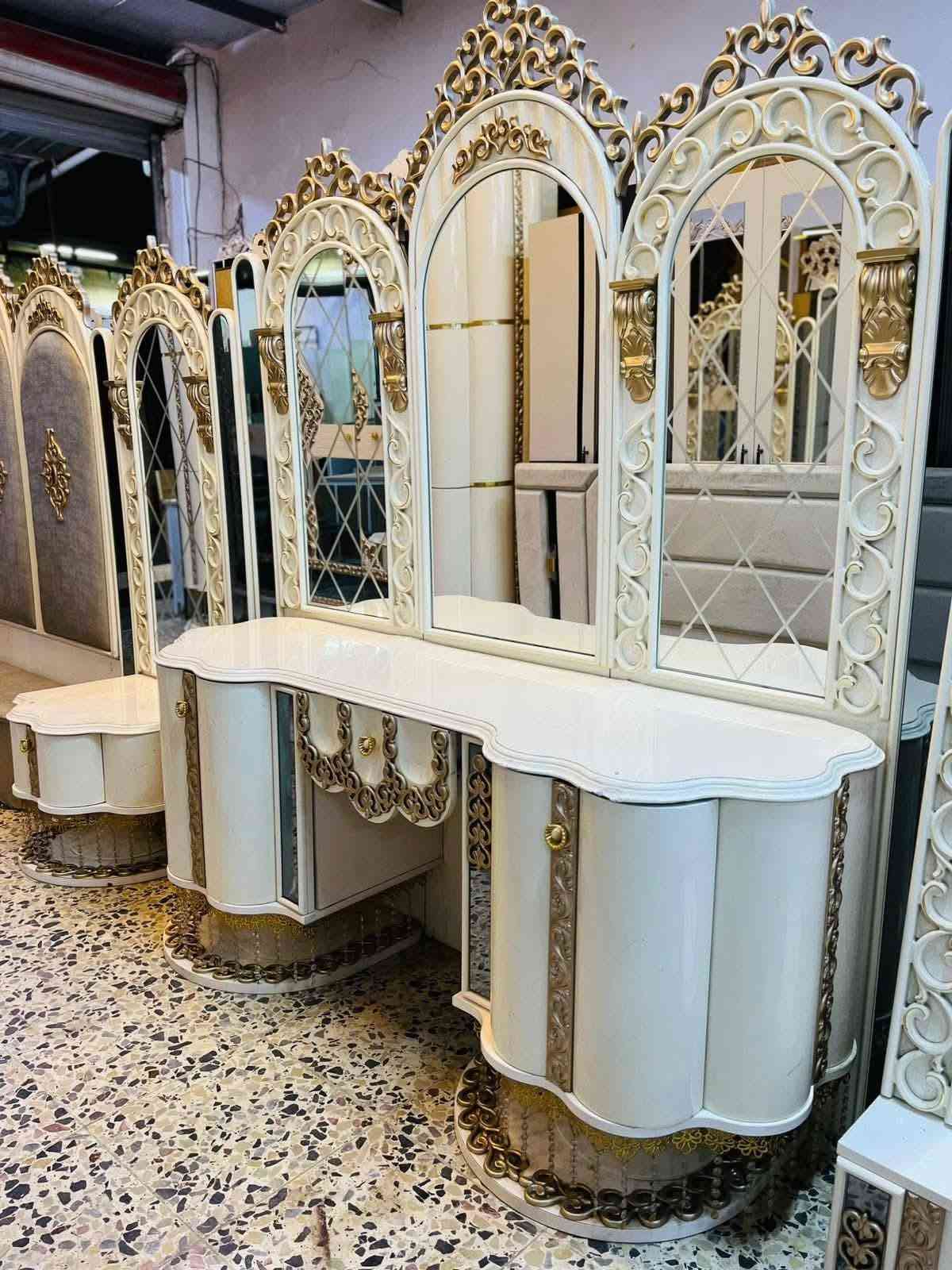 مليون و350مع الشد ونقل داخل بغداد مجاني مستخدم نضافه فول خشب ثقيل 9قطع  عع
